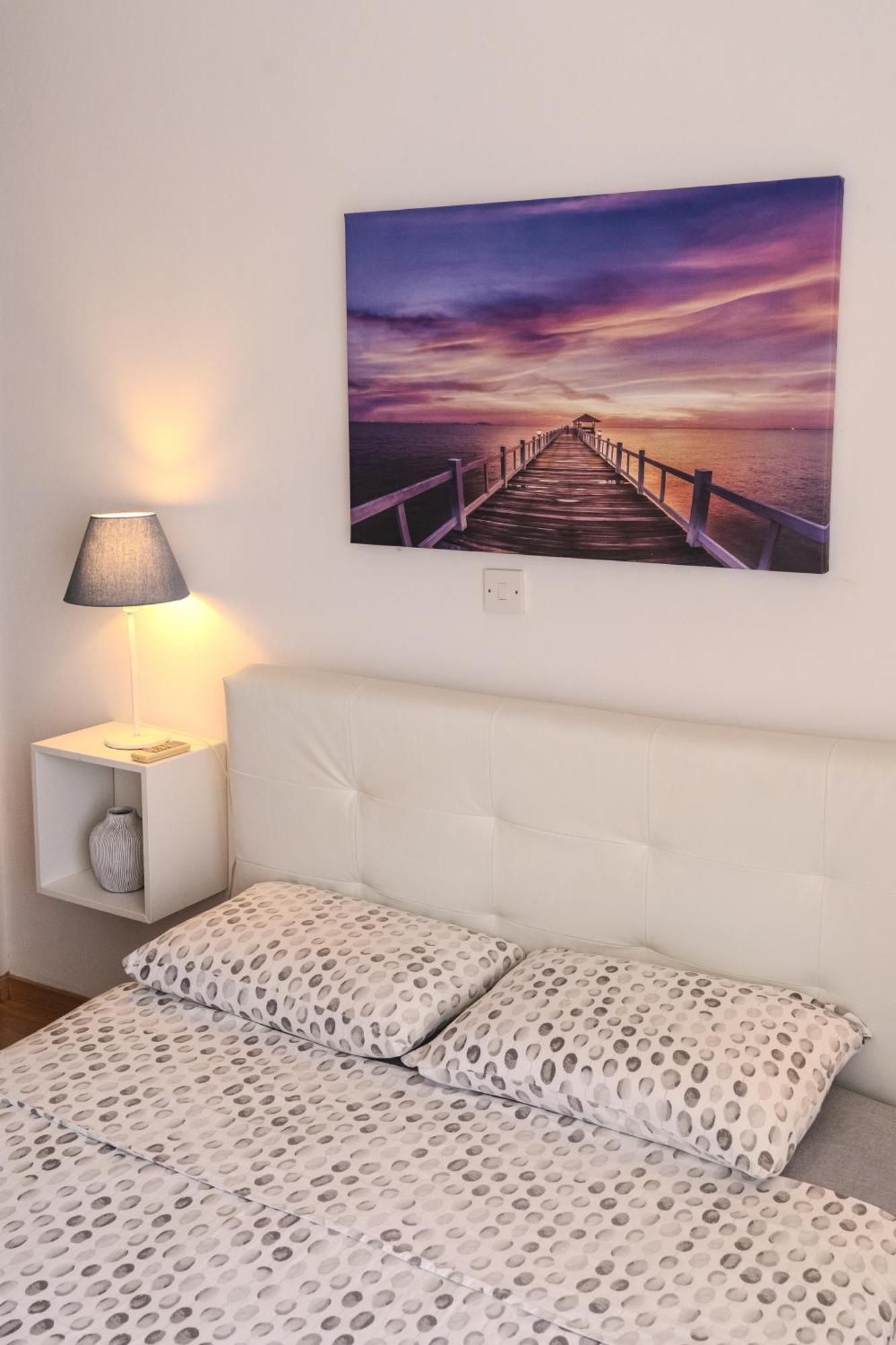 לרנקה Violet Dusk City Center Flat מראה חיצוני תמונה